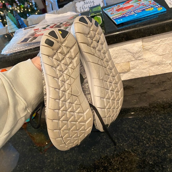 Nike Running Shoes - like new - Picture 4 of 7
